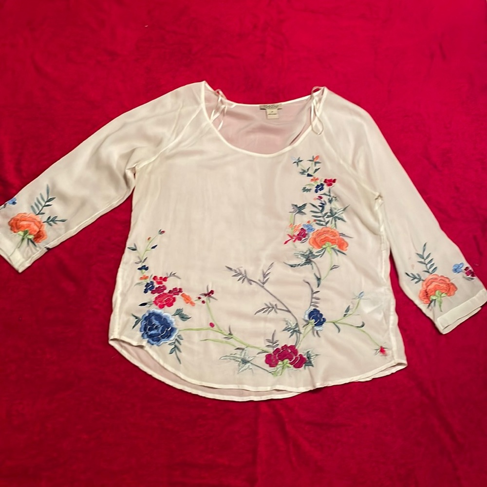 Lucky brand Live in Love size medium made in India flowers in Embroidered